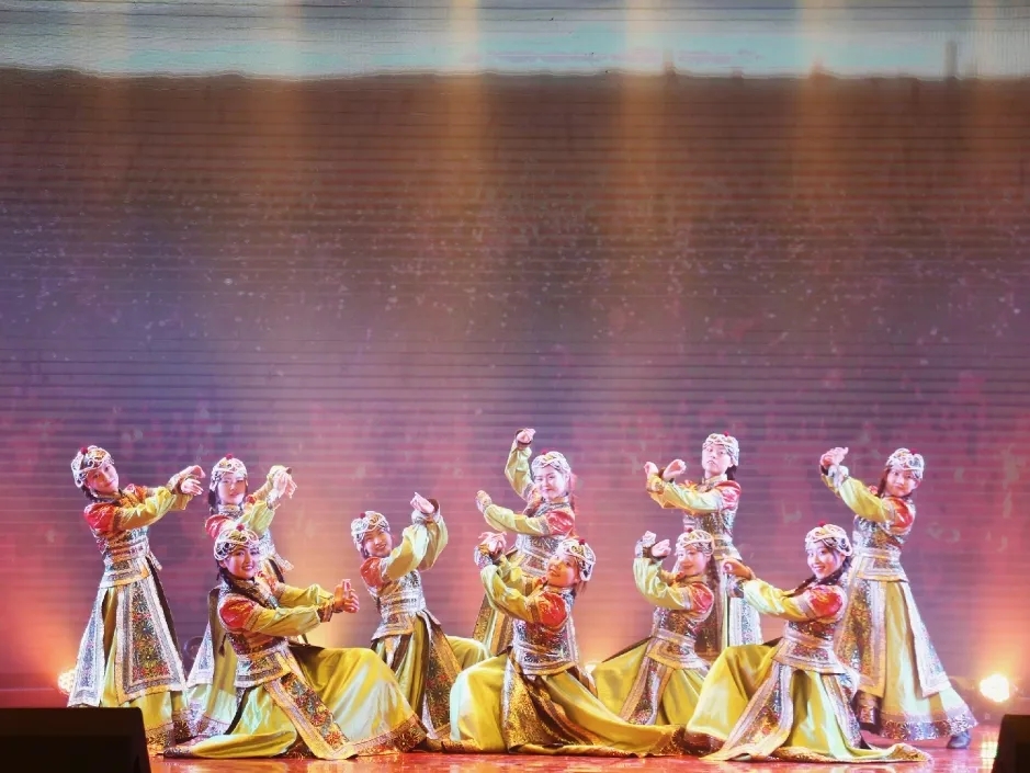 欢腾 民舞社③.jpg