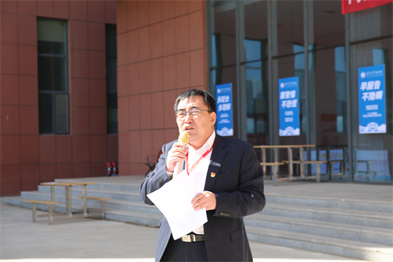 1651109776768891.jpg 副院长金山主持应急演练.jpg