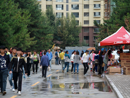 Beat365唯一官方网站迎接2014级新生报到