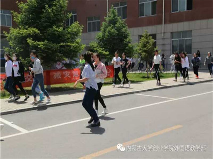 外国语教学部开展防震减灾演练主题活动