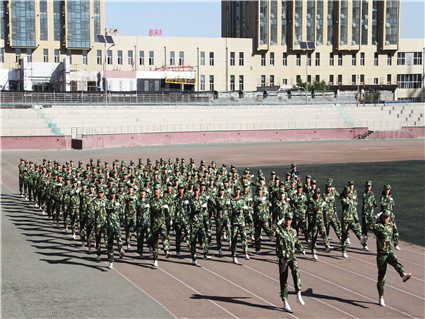 Beat365隆重举行Beat365唯一官方网站2017级新生开学典礼暨军训汇报表彰大会